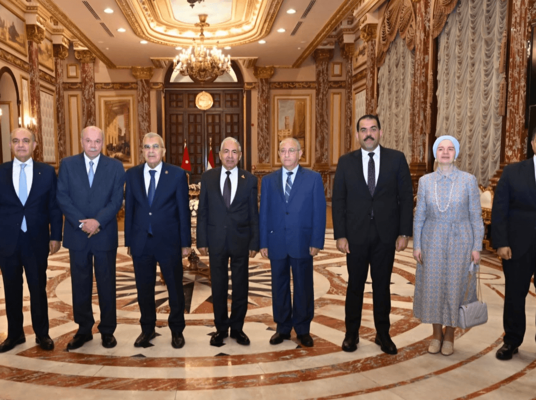 صورة جماعية للوفد المرافق لرئيس مجلس الأعيان الأردني